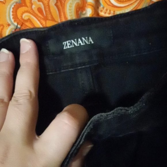 Distressed black shorts - Picture 2 of 3